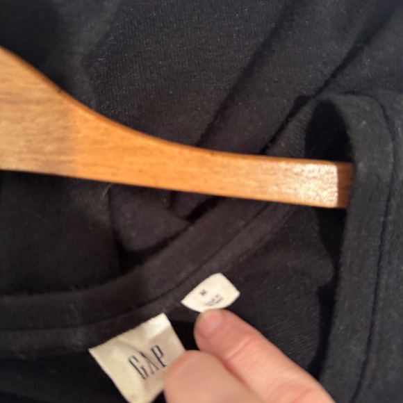 GAP Sleeveless Light Sweater Material Shirt - Picture 2 of 3